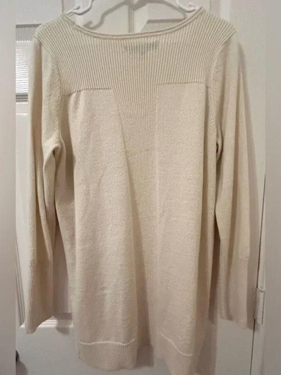 Lightweight Sweater Apt. 9 tunic sweater with a rib-knit crew neck. - Picture 8 of 9